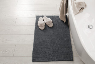 Zachte chenille badmat met antisliplaag — 6