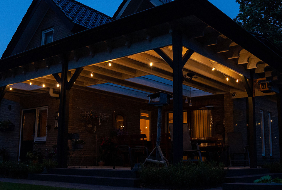 Guirlande lumineuse solaire intelligente avec commande via l'application et option de charge USB-C