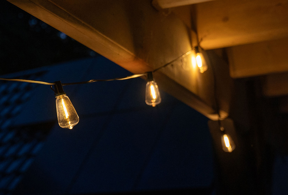 Guirlande lumineuse solaire intelligente avec commande via l'application et option de charge USB-C