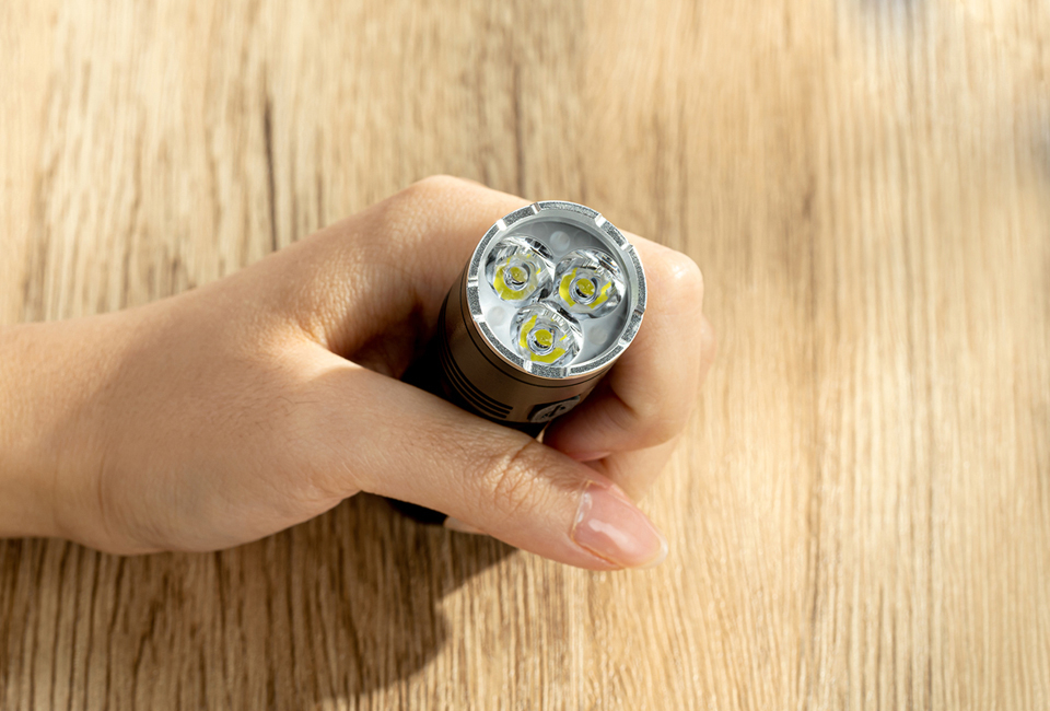 Premium- und Standard-Militärlampe: 1 + 1 gratis